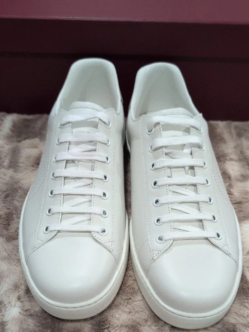 Gucci White Leather Low-Top Sneakers with Gray Heel Tab